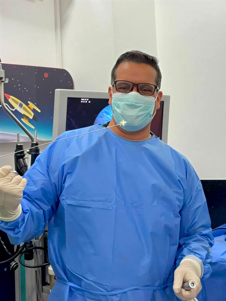 Un equipo multidisciplinario, integrado por especialistas de Neumología Pediátrica y Anestesiología Pediátrica del HPHM, extrajo exitosamente un objeto metálico aspirado por un paciente pediátrico, tras lo cual el Hospital hizo un llamado a reforzar las medidas de prevención dentro y fuera del hogar.