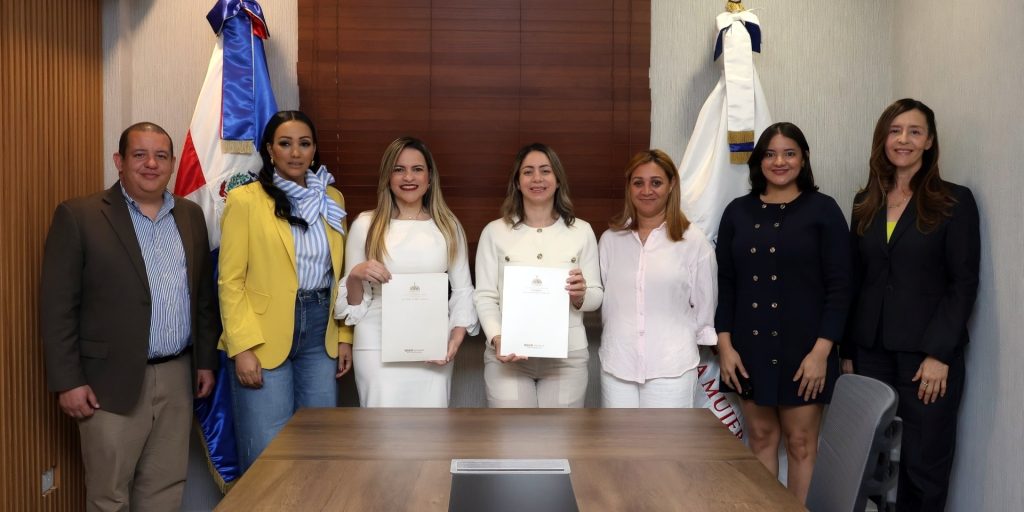 El Ministerio de la Mujer y el Hospital Pediátrico Dr. Hugo Mendoza suscribieron un acuerdo de entendimiento destinado a fortalecer la atención integral a madres y familias cuidadoras de niños, niñas y adolescentes hospitalizados, paso clave para fortalecer políticas públicas orientadas al bienestar integral de las mujeres y sus familias.
